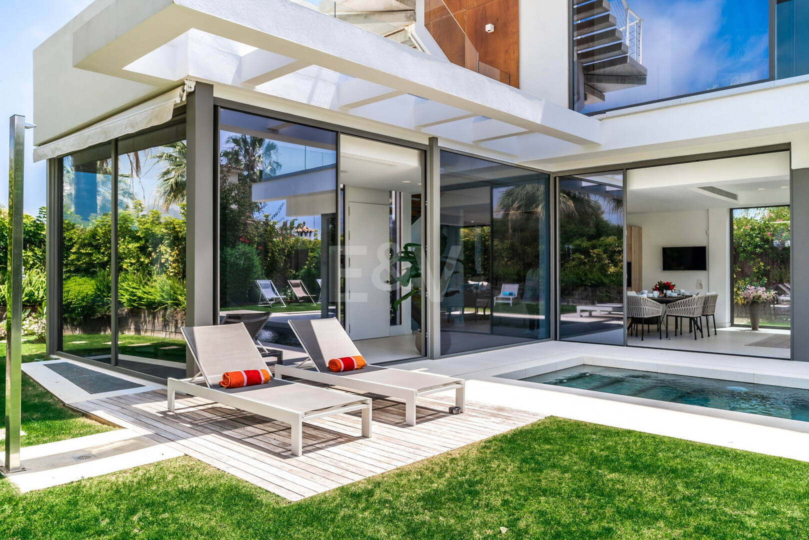 Villa de luxe moderne avec vue sur la mer. Prix à partir de 9 500 € par semaine