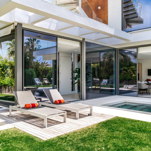Lujosa villa moderna cerca de playa, vistas al mar. Precio desde €10,000 por semana