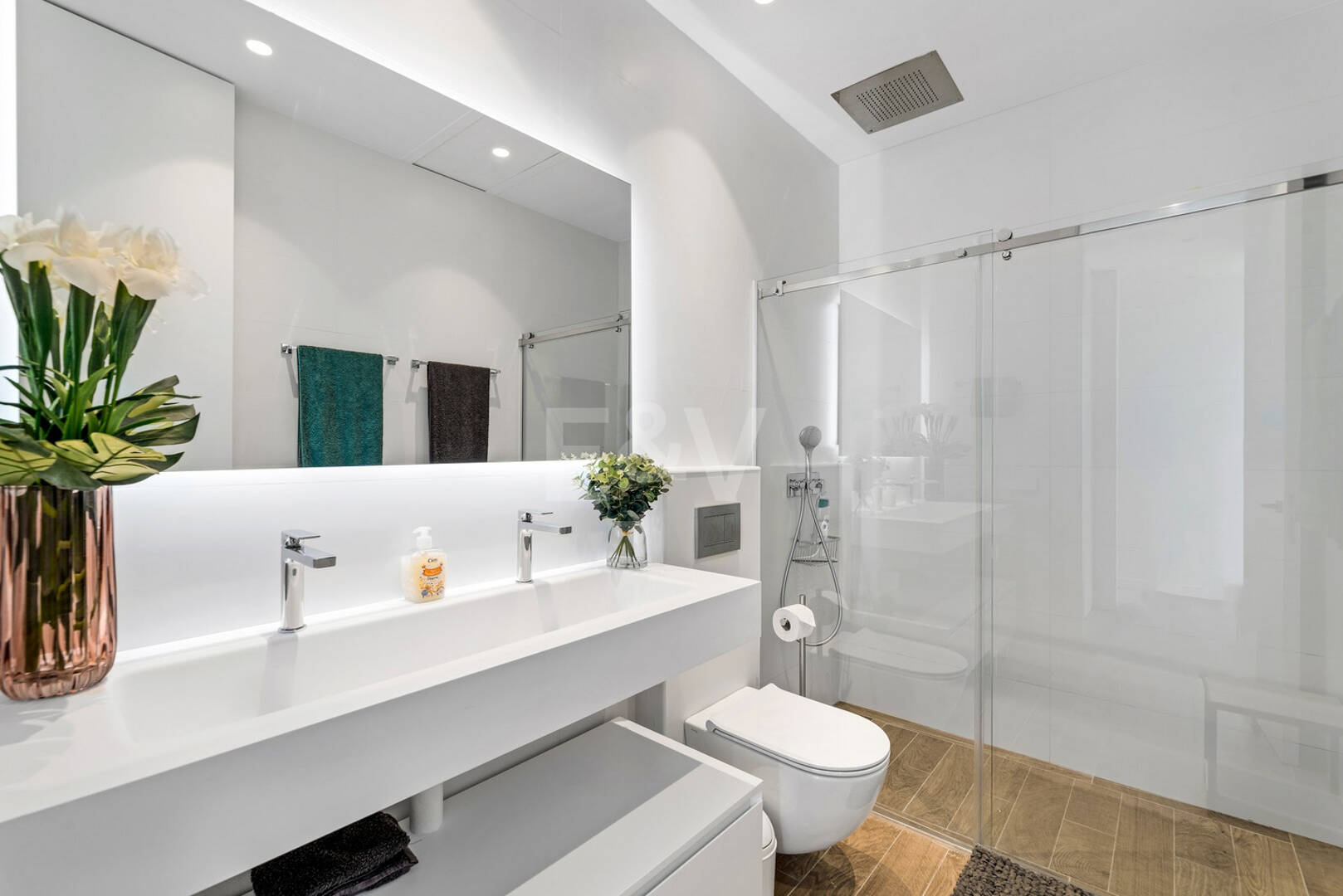 Villa de luxe moderne avec vue sur la mer. Prix à partir de 9 500 € par semaine