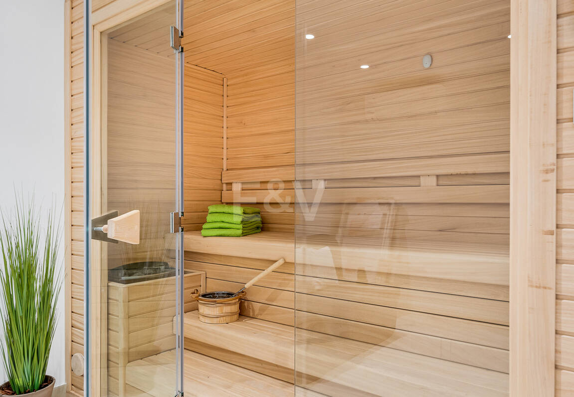 Modern beachside lyxvilla med havsutsikt. Pris från 9 500 euro per vecka