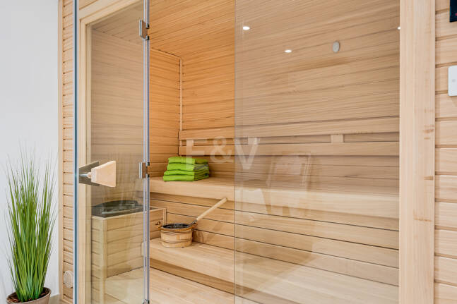 Modern beachside lyxvilla med havsutsikt. Pris från 9 500 euro per vecka