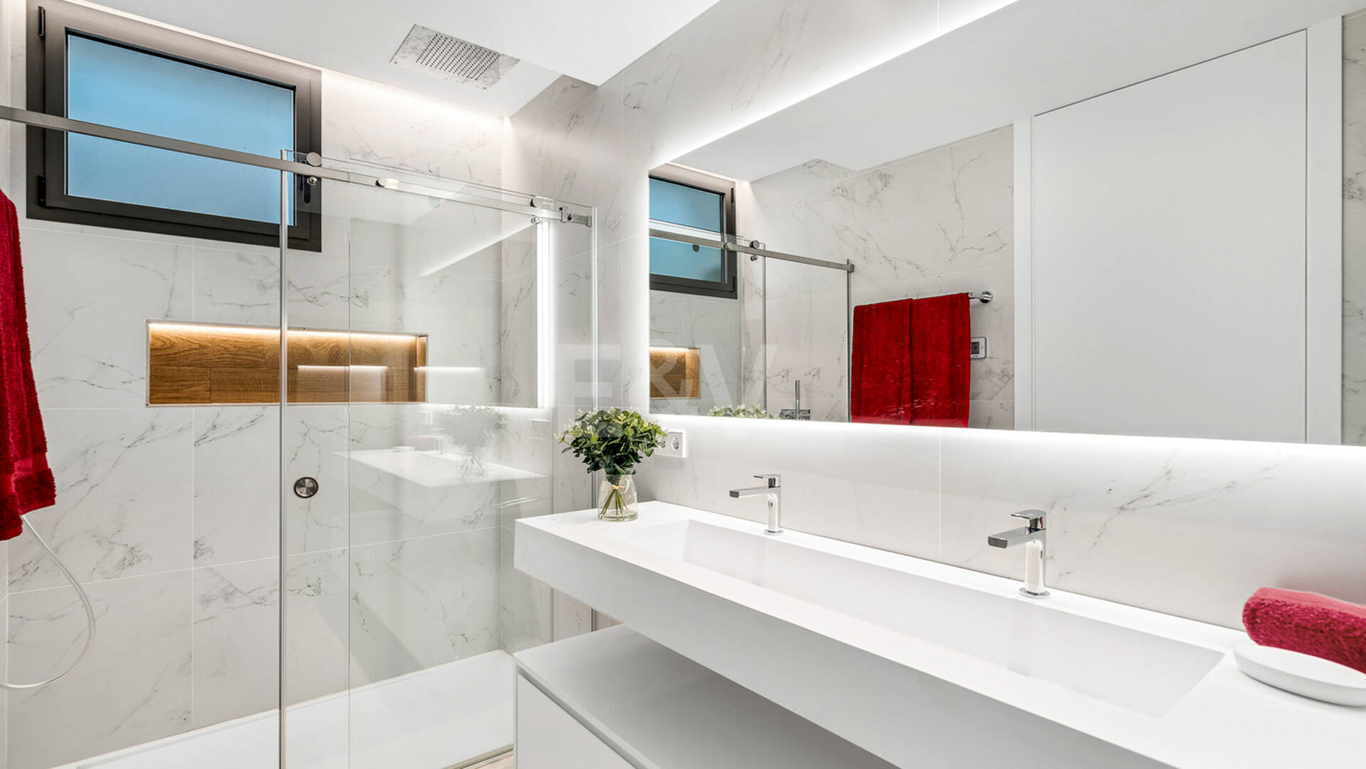 Villa de luxe moderne avec vue sur la mer. Prix à partir de 9 500 € par semaine