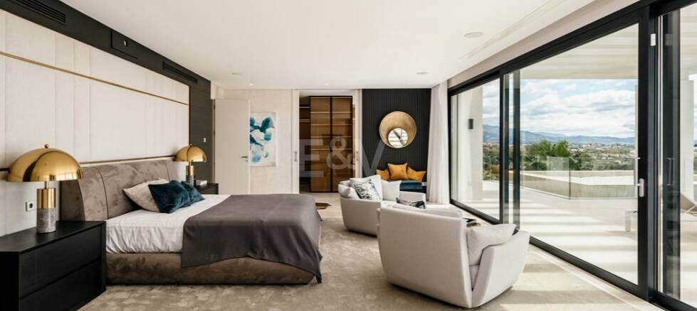 Eco-friendly luxury villa in El Paraiso Alto with panoramic sea views