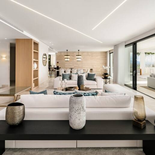 Eco-friendly luxury villa in El Paraiso Alto with panoramic sea views