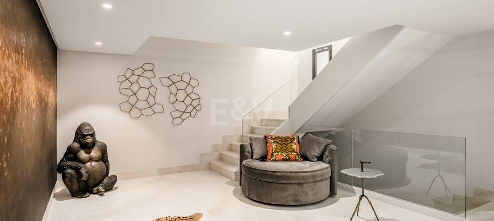 Eco-friendly luxury villa in El Paraiso Alto with panoramic sea views