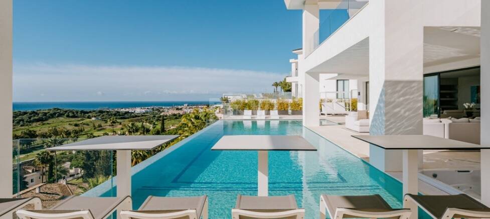 Eco-friendly luxury villa in El Paraiso Alto with panoramic sea views