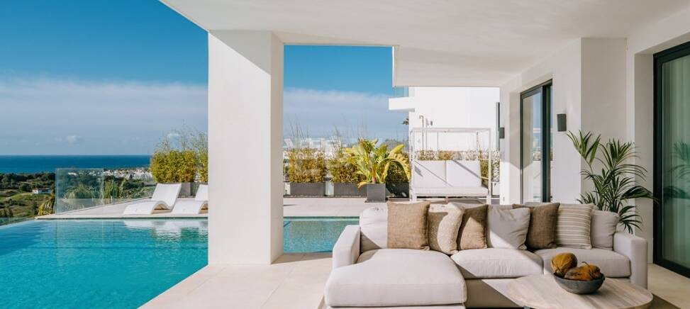 Eco-friendly luxury villa in El Paraiso Alto with panoramic sea views
