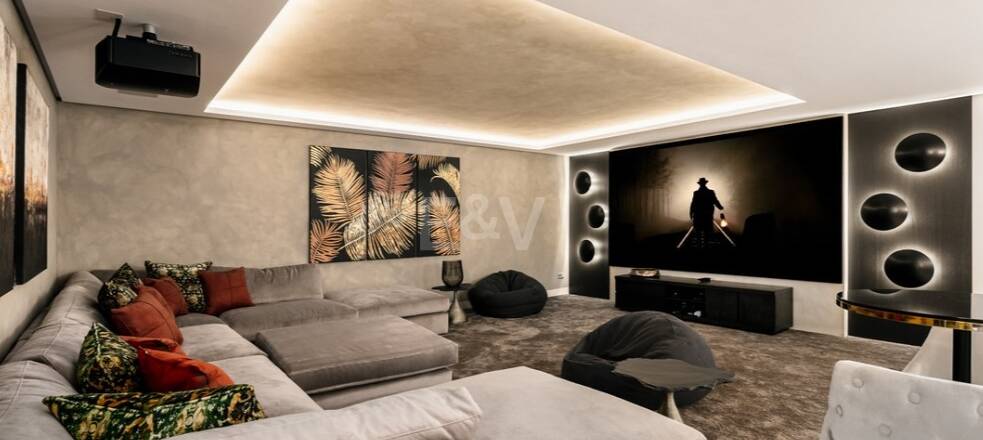 Eco-friendly luxury villa in El Paraiso Alto with panoramic sea views