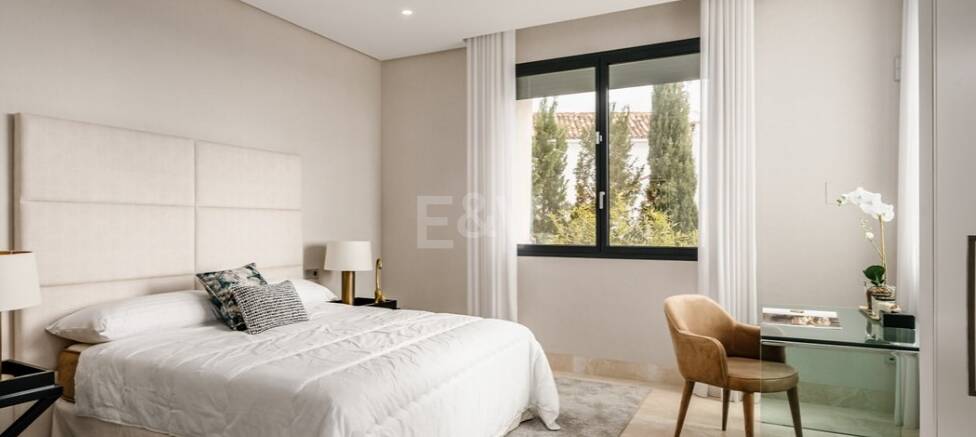Eco-friendly luxury villa in El Paraiso Alto with panoramic sea views