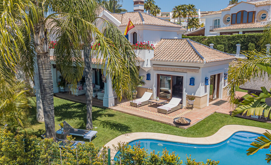 Luxuriöse Villa am Strand in Bahia de Marbella