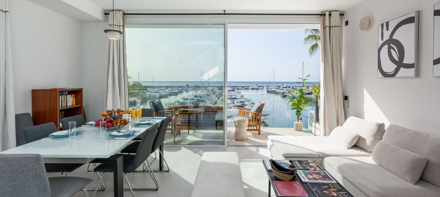 Bright penthouse in Puerto Banus with harbour view