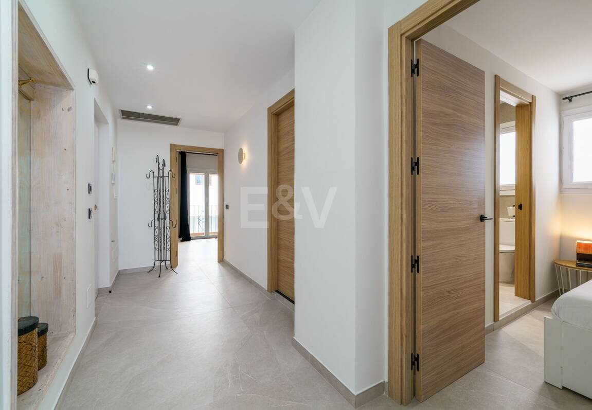 Ljus takvåning i Puerto Banus med utsikt över hamnen