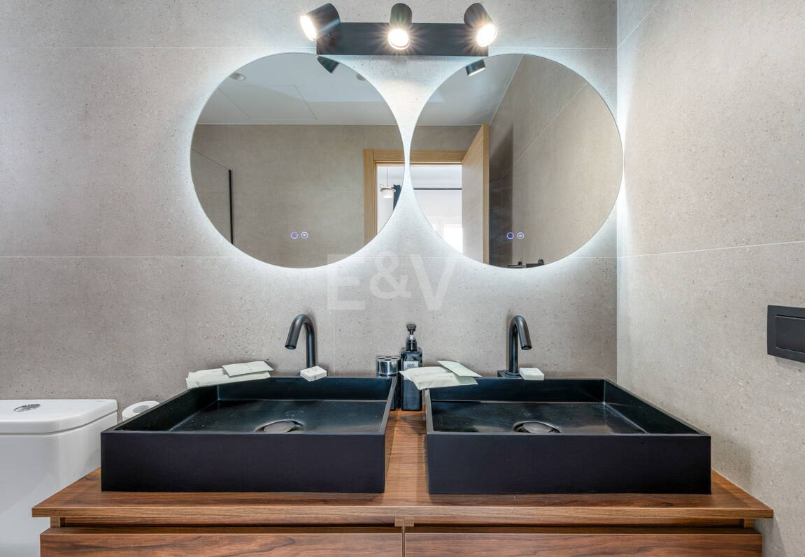 Ljus takvåning i Puerto Banus med utsikt över hamnen