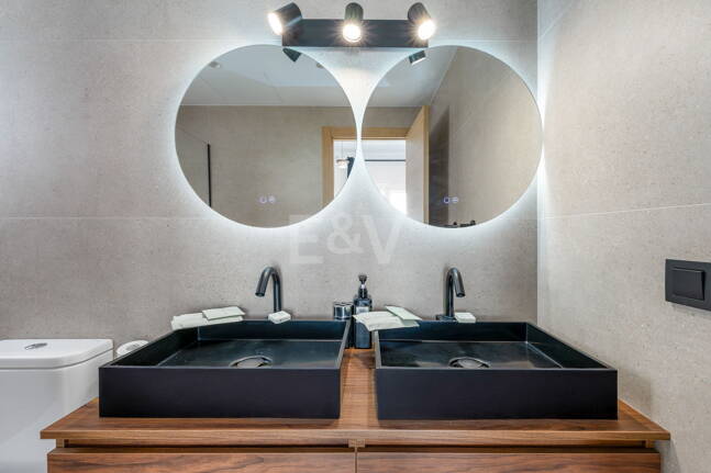 Ljus takvåning i Puerto Banus med utsikt över hamnen