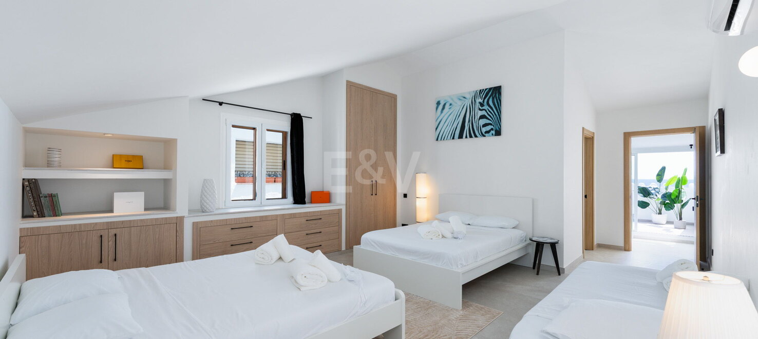 Bright penthouse in Puerto Banus with harbour view
