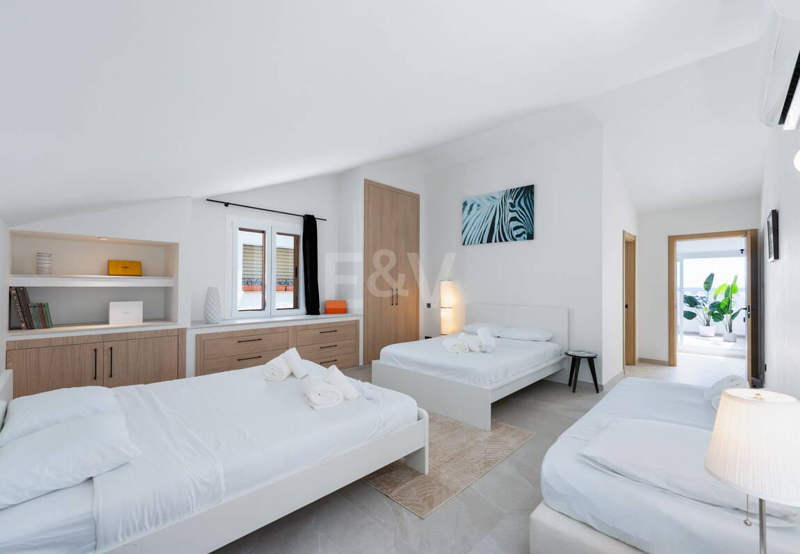 Ljus takvåning i Puerto Banus med utsikt över hamnen