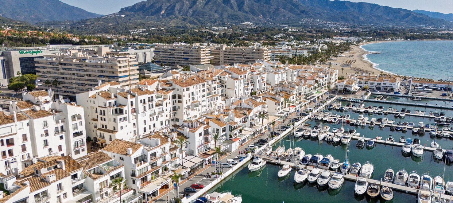 Bright penthouse in Puerto Banus with harbour view