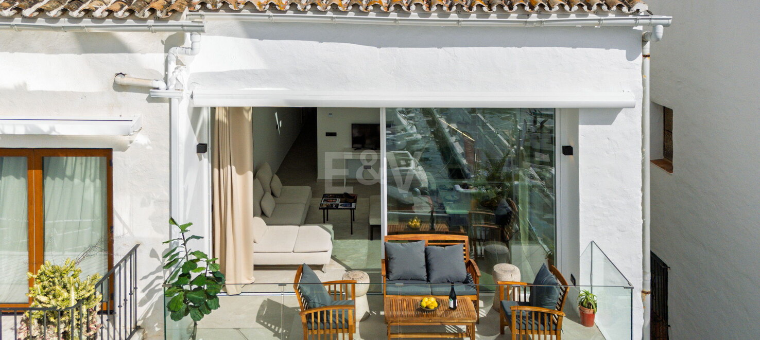 Bright penthouse in Puerto Banus with harbour view
