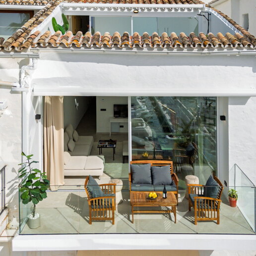 Bright penthouse in Puerto Banus with harbour view
