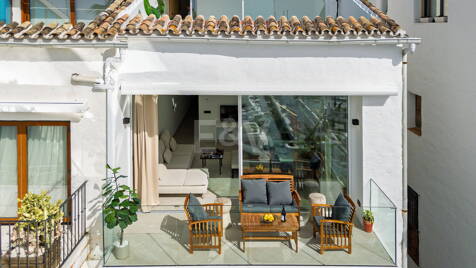 Jasny apartament w Puerto Banus z widokiem na port