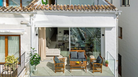 Jasny apartament w Puerto Banus z widokiem na port
