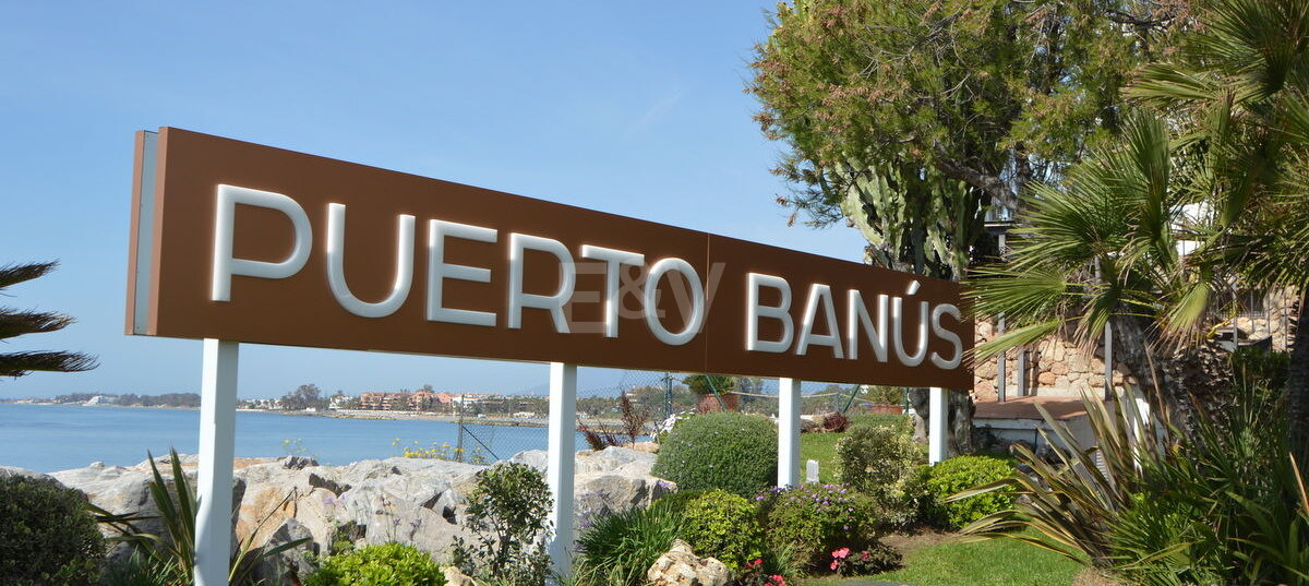 Bright penthouse in Puerto Banus with harbour view