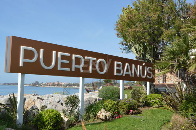 Ljus takvåning i Puerto Banus med utsikt över hamnen