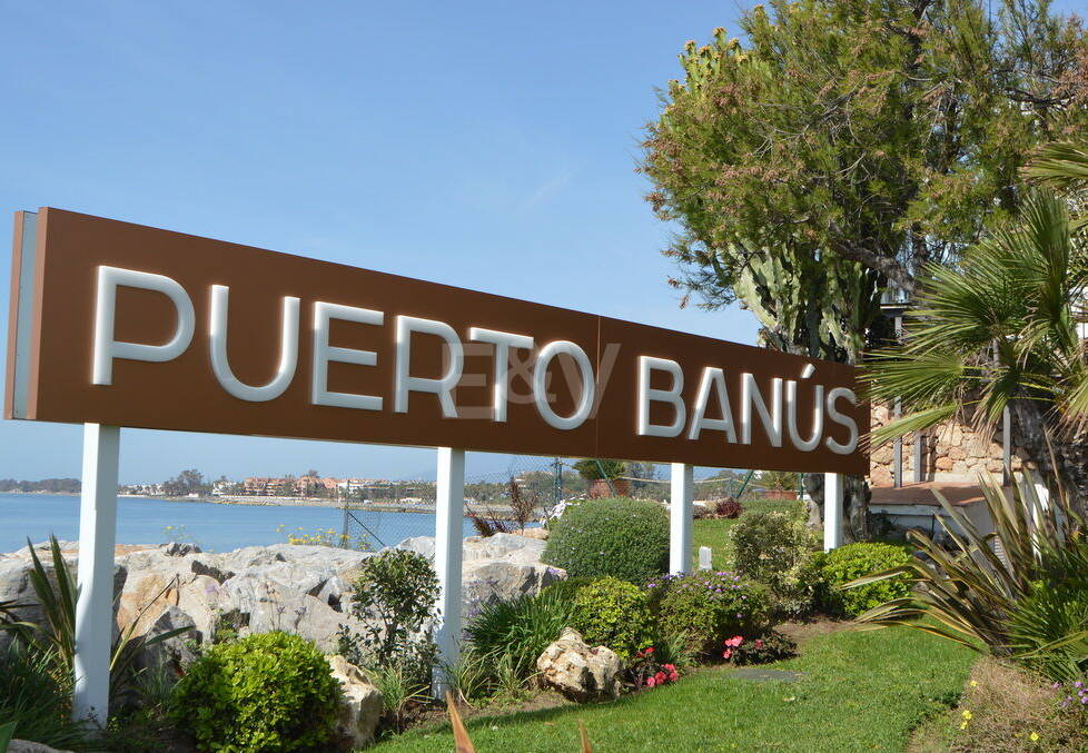 Ljus takvåning i Puerto Banus med utsikt över hamnen