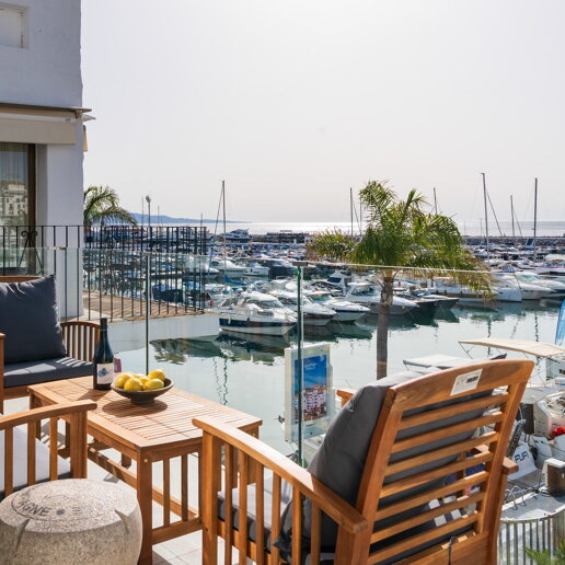 Bright penthouse in Puerto Banus with harbour view