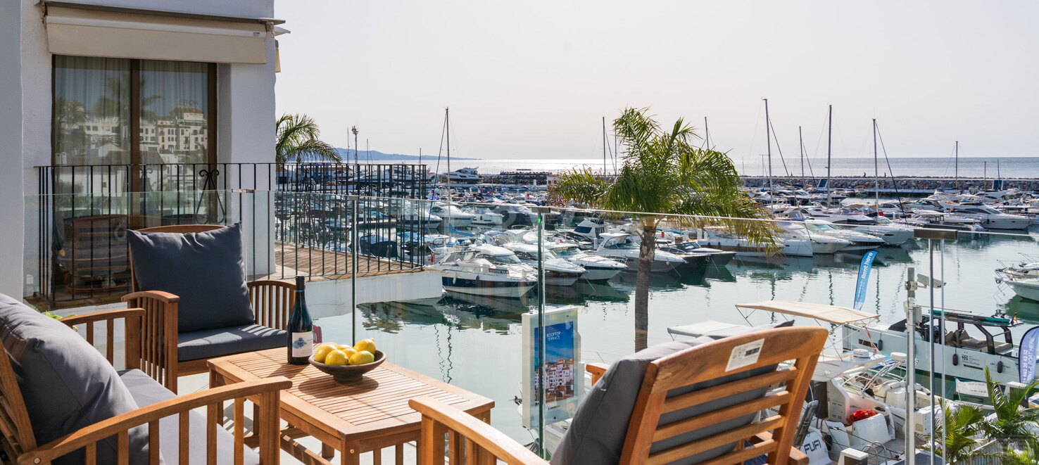 Bright penthouse in Puerto Banus with harbour view