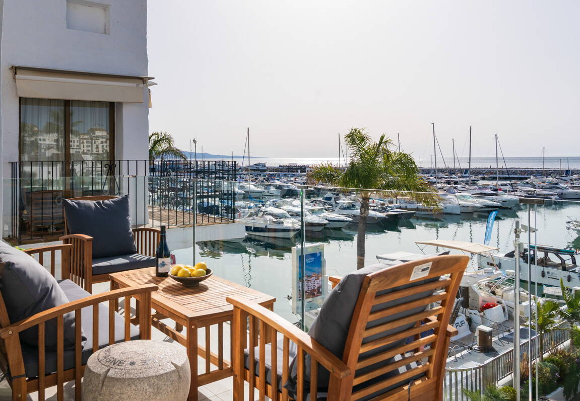 Ljus takvåning i Puerto Banus med utsikt över hamnen