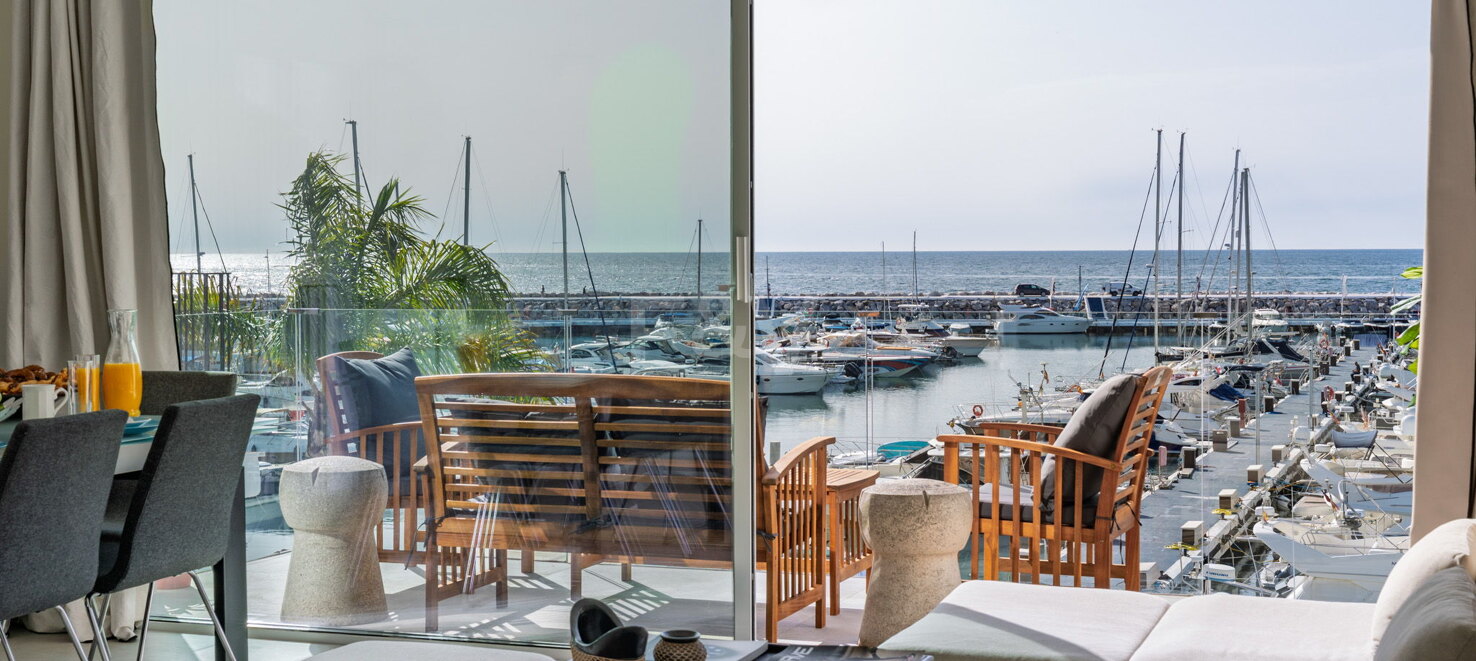 Bright penthouse in Puerto Banus with harbour view