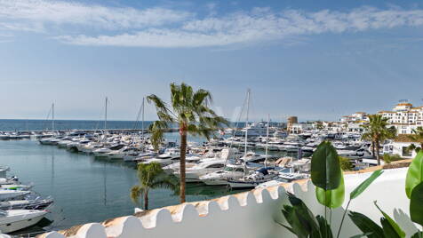 Jasny apartament w Puerto Banus z widokiem na port