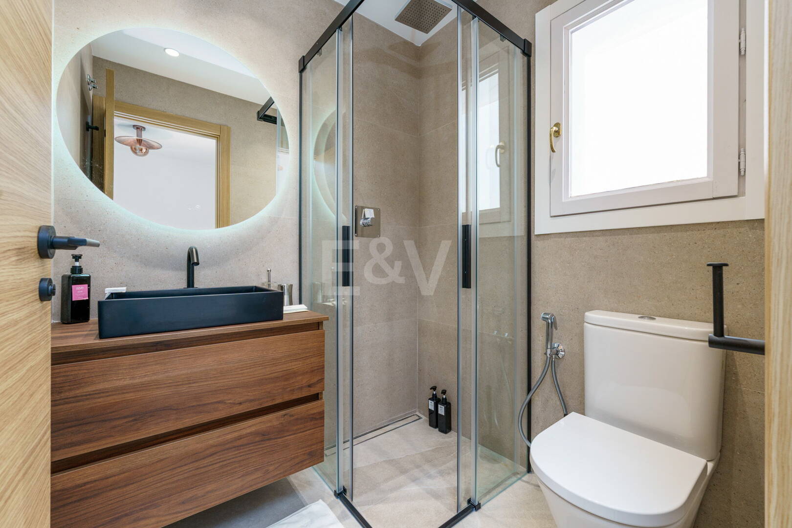 Ljus takvåning i Puerto Banus med utsikt över hamnen