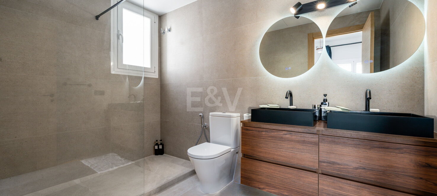 Bright penthouse in Puerto Banus with harbour view