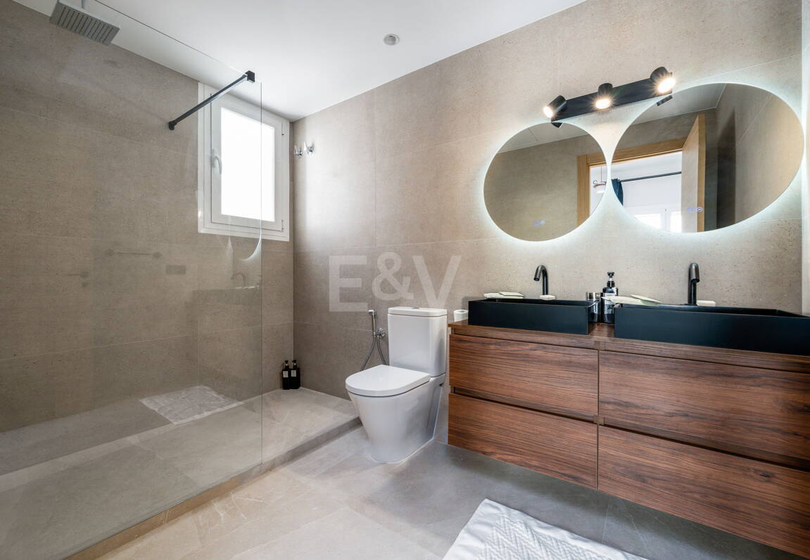 Ljus takvåning i Puerto Banus med utsikt över hamnen