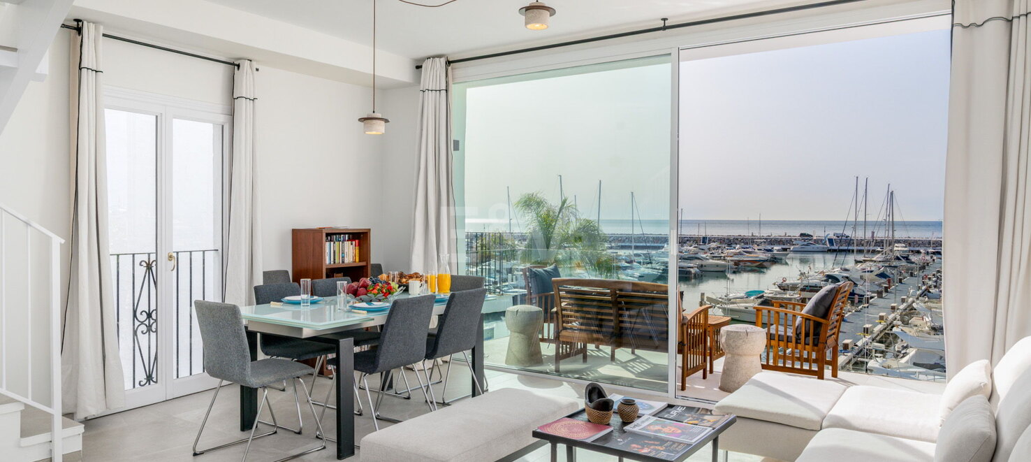 Bright penthouse in Puerto Banus with harbour view
