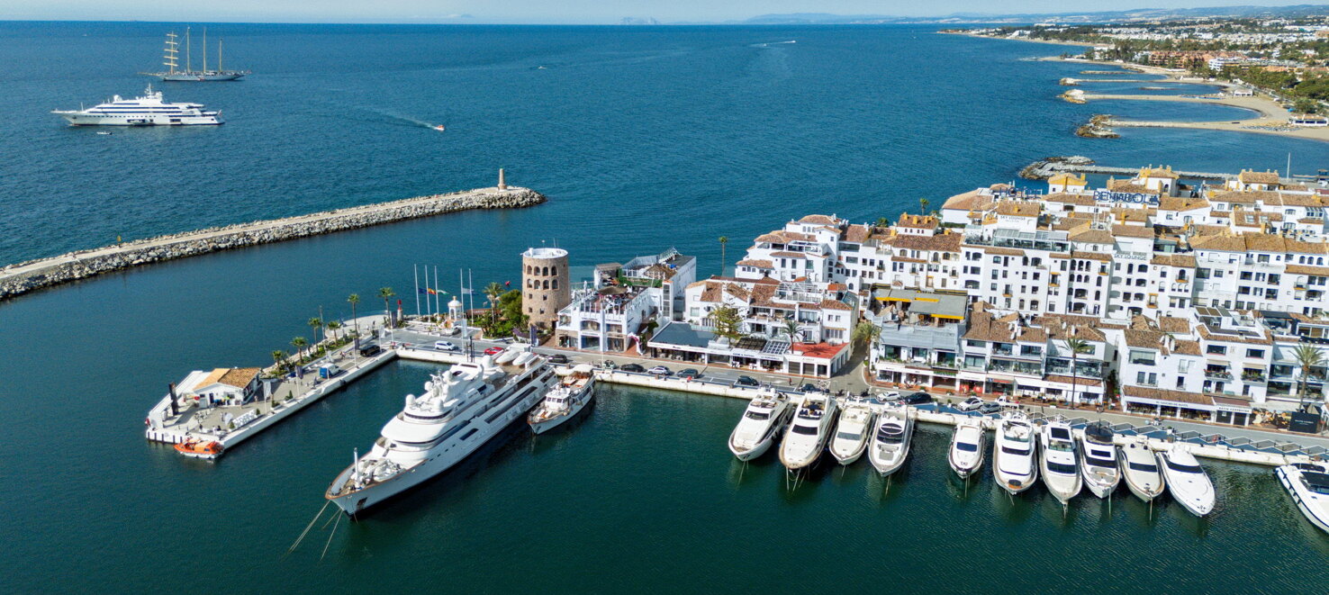 Bright penthouse in Puerto Banus with harbour view