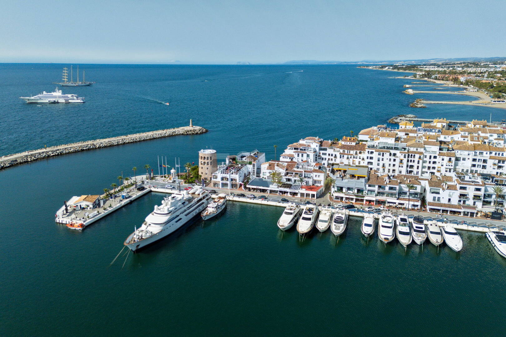 Spektakuläres Penthaus in Puerto Banus mit Hafenblick