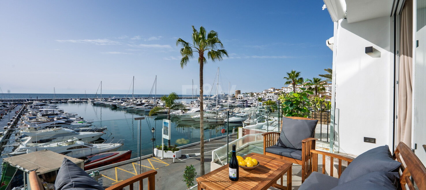 Bright penthouse in Puerto Banus with harbour view