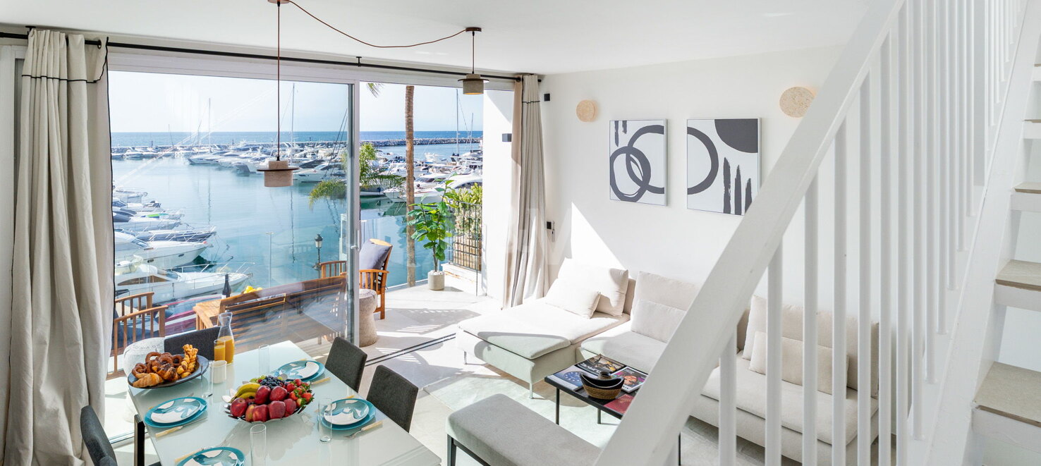 Bright penthouse in Puerto Banus with harbour view