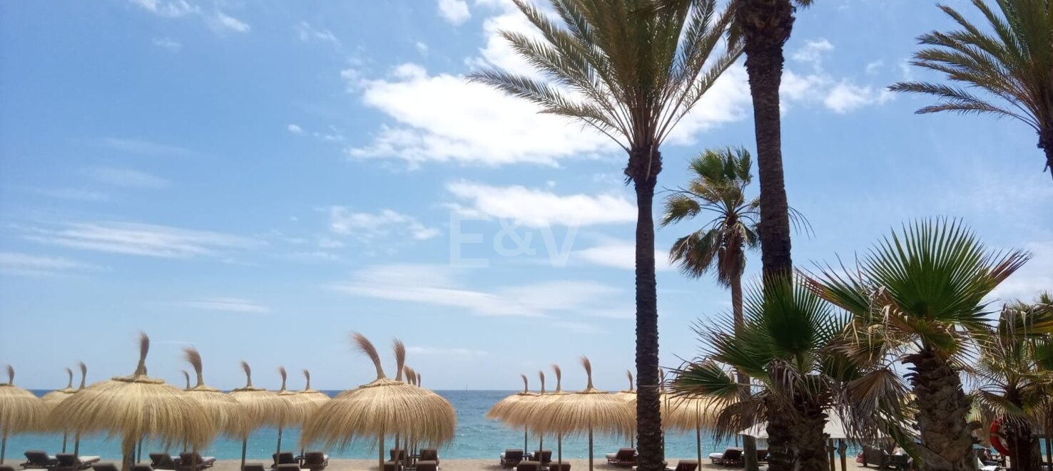 Bright penthouse in Puerto Banus with harbour view