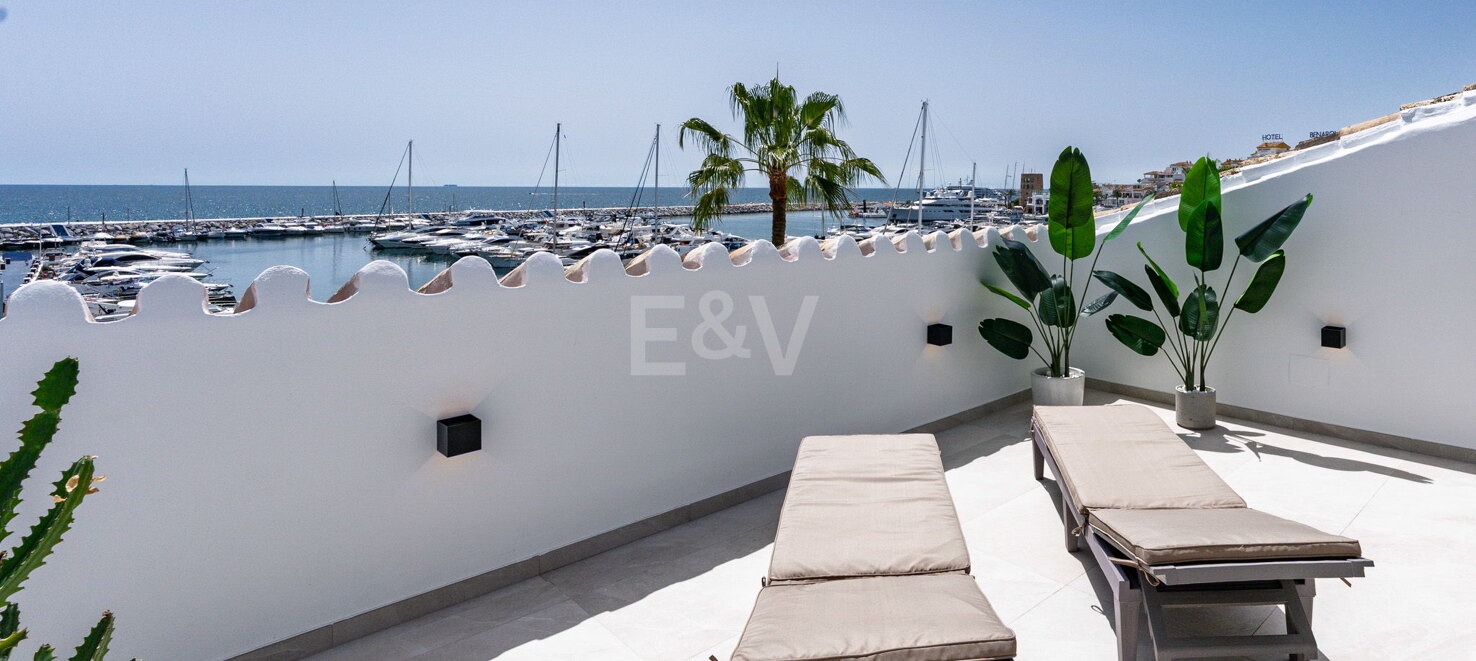 Bright penthouse in Puerto Banus with harbour view