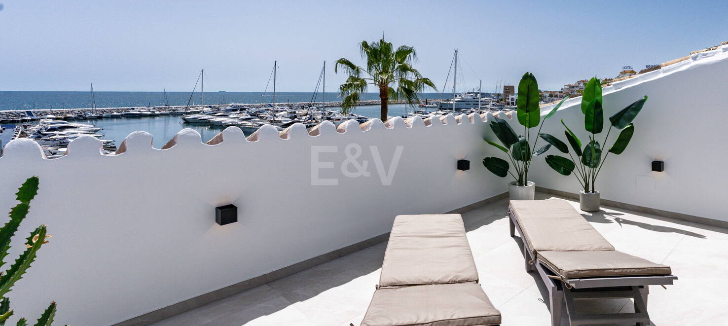 Ljus takvåning i Puerto Banus med utsikt över hamnen