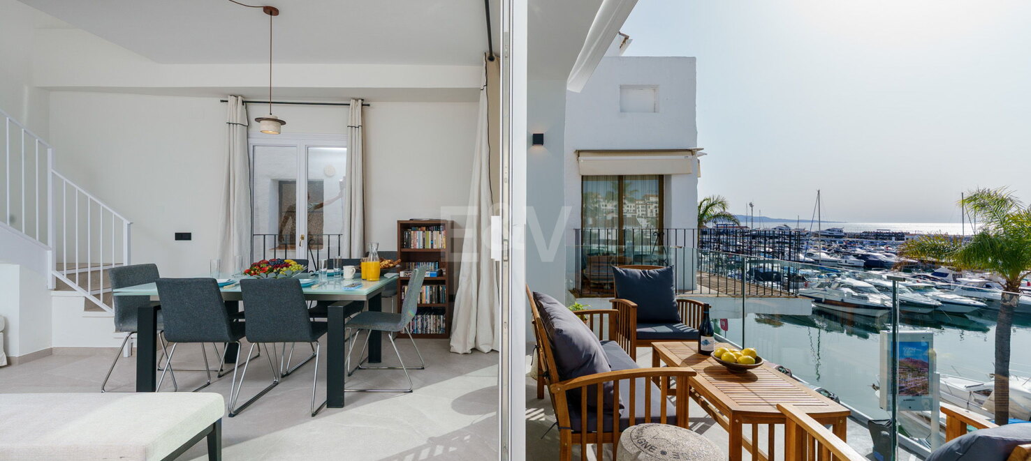 Bright penthouse in Puerto Banus with harbour view