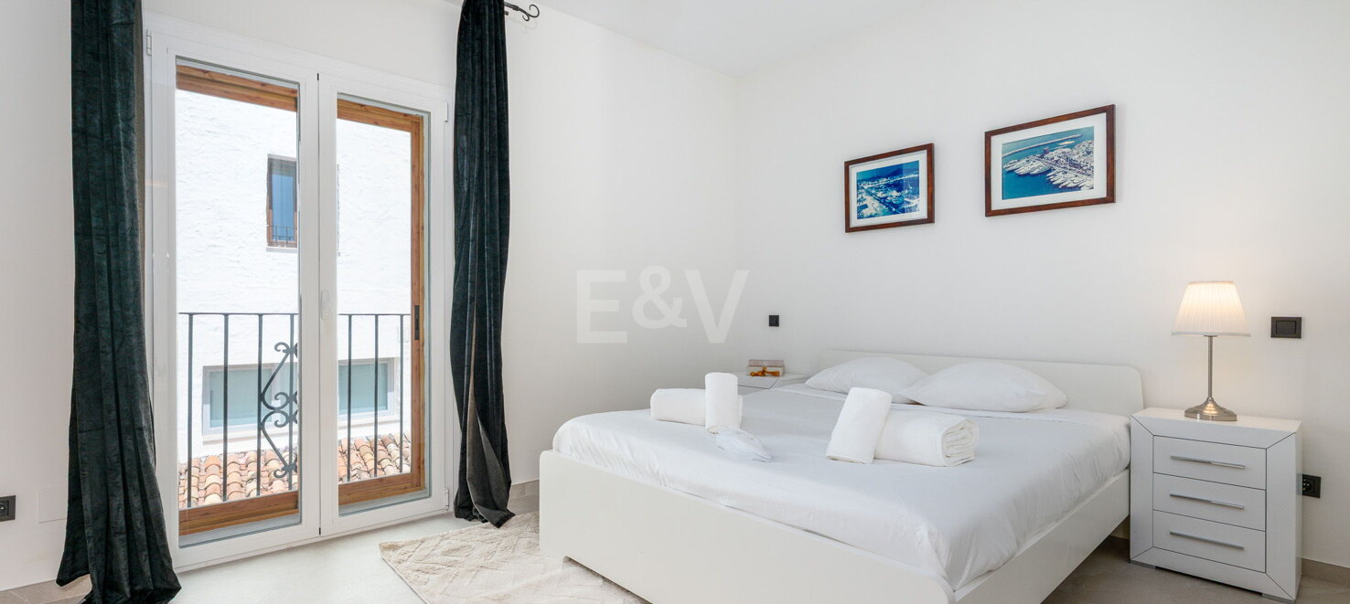 Bright penthouse in Puerto Banus with harbour view