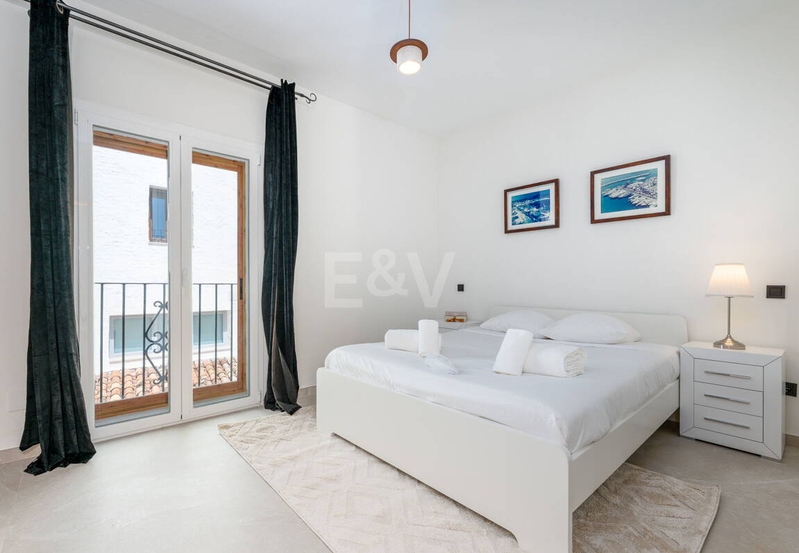 Ljus takvåning i Puerto Banus med utsikt över hamnen