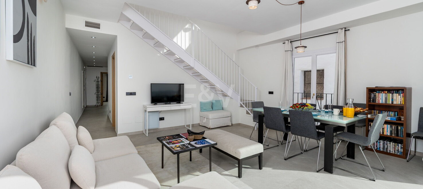 Bright penthouse in Puerto Banus with harbour view