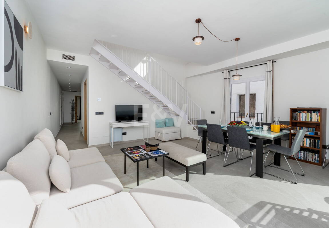 Ljus takvåning i Puerto Banus med utsikt över hamnen