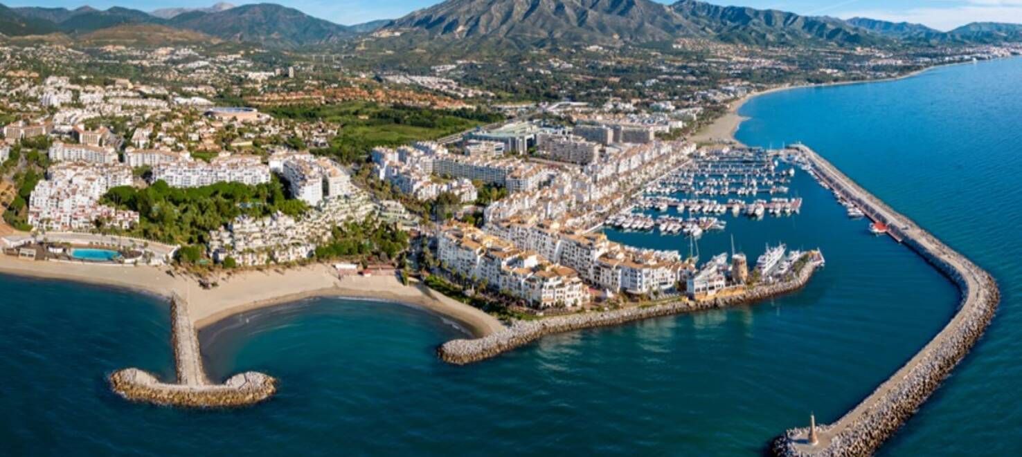 Luminoso y espacioso apartamento en primera línea con vistas panorámicas al puerto deportivo